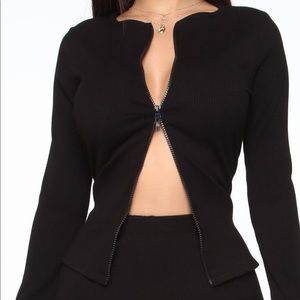 Black biker shorts and ribbed sweater 🛍💕